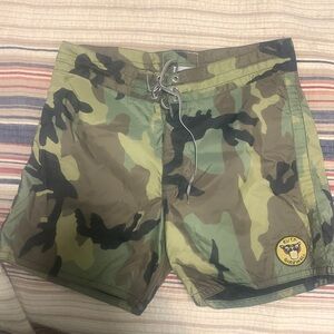 Birdwell x RVCA men’s 32 boardshorts